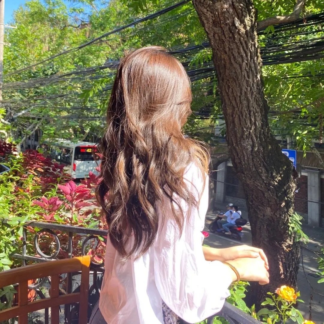 白衣男子